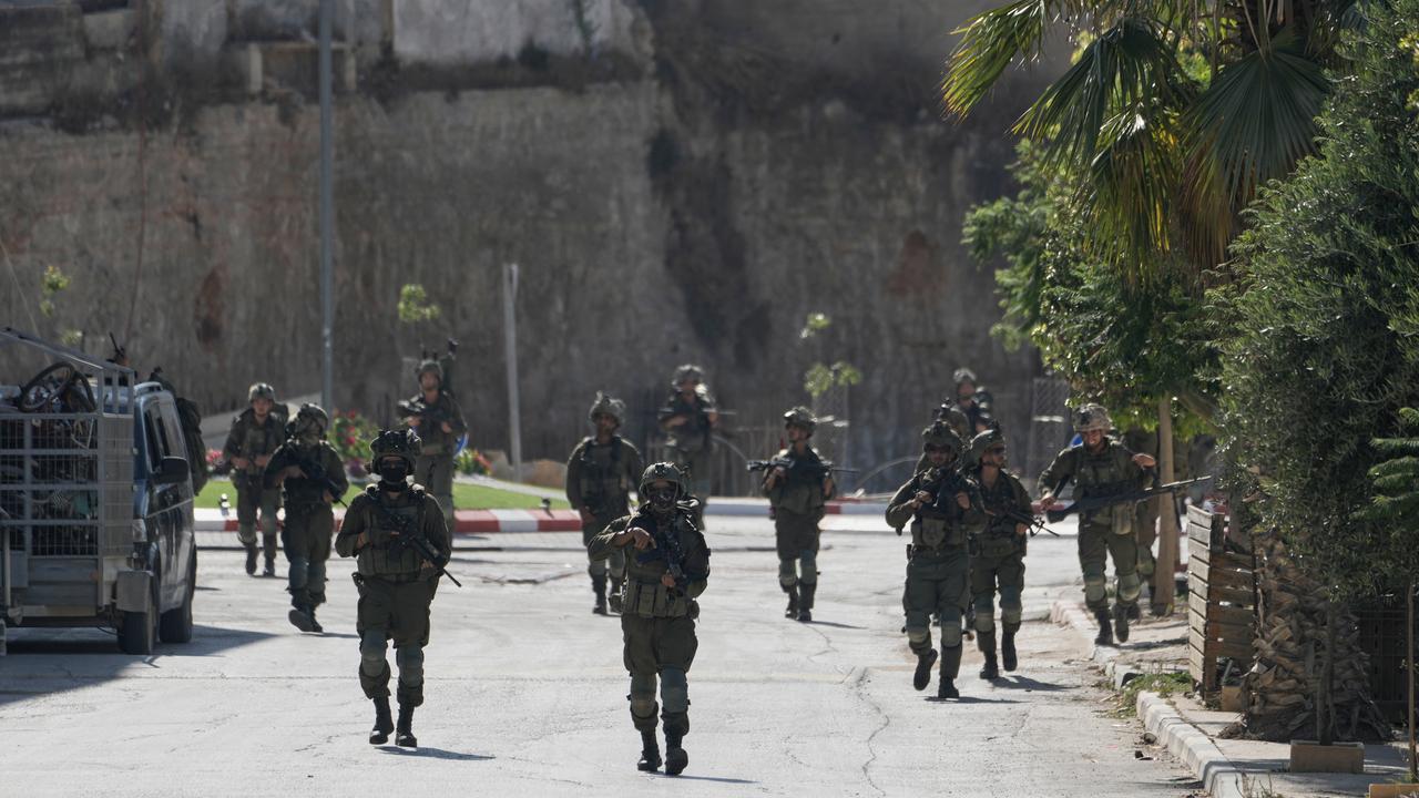 Israeli troops in Qusra