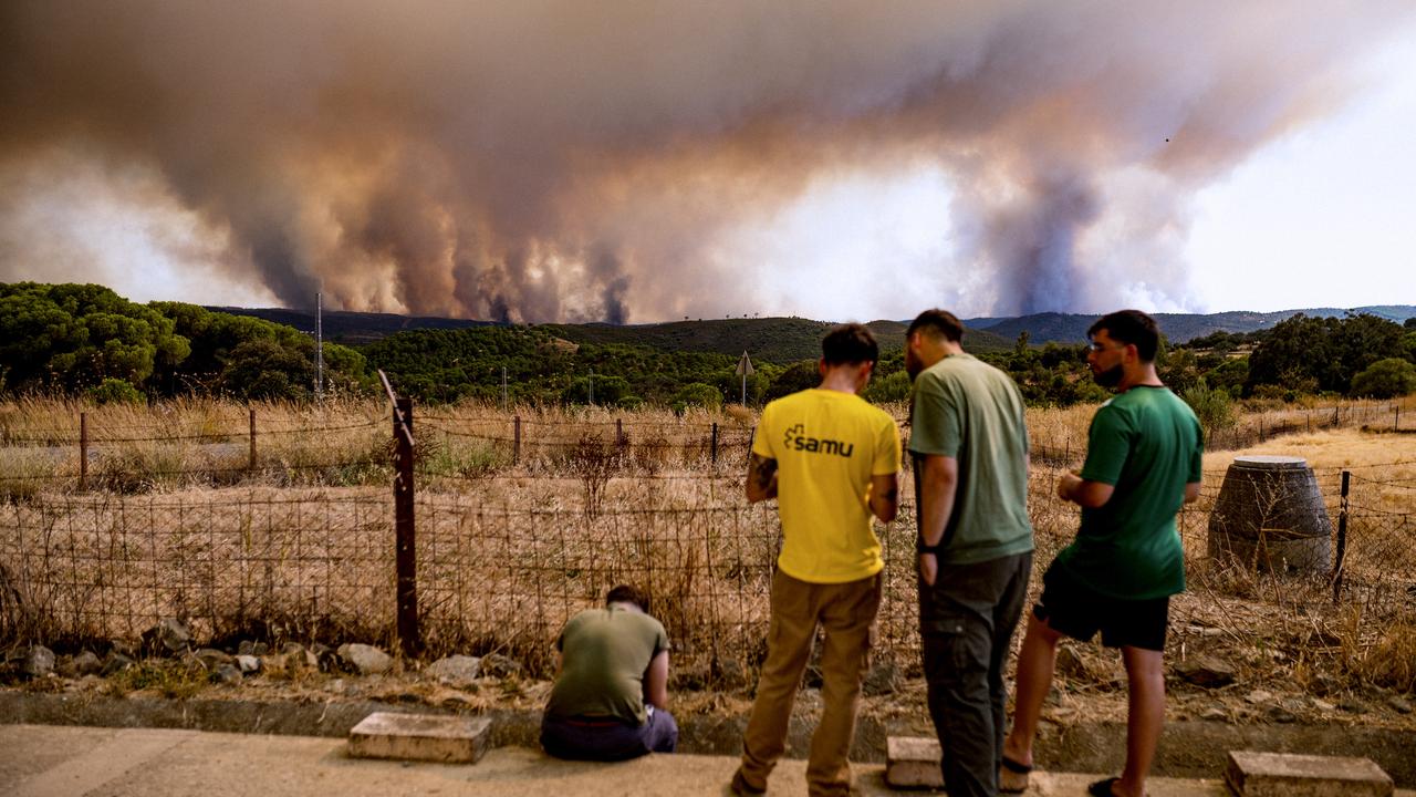 Wildfire rages in southern Spain
