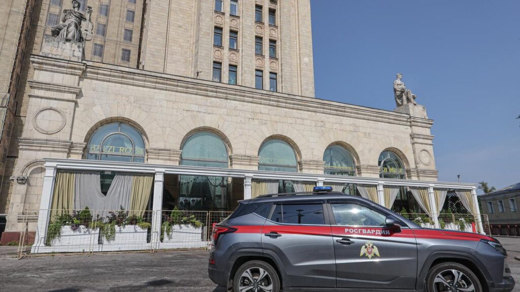 An explosion at the Balzi Rossi restaurant killed three people and injured 21, Moscow officials say.
