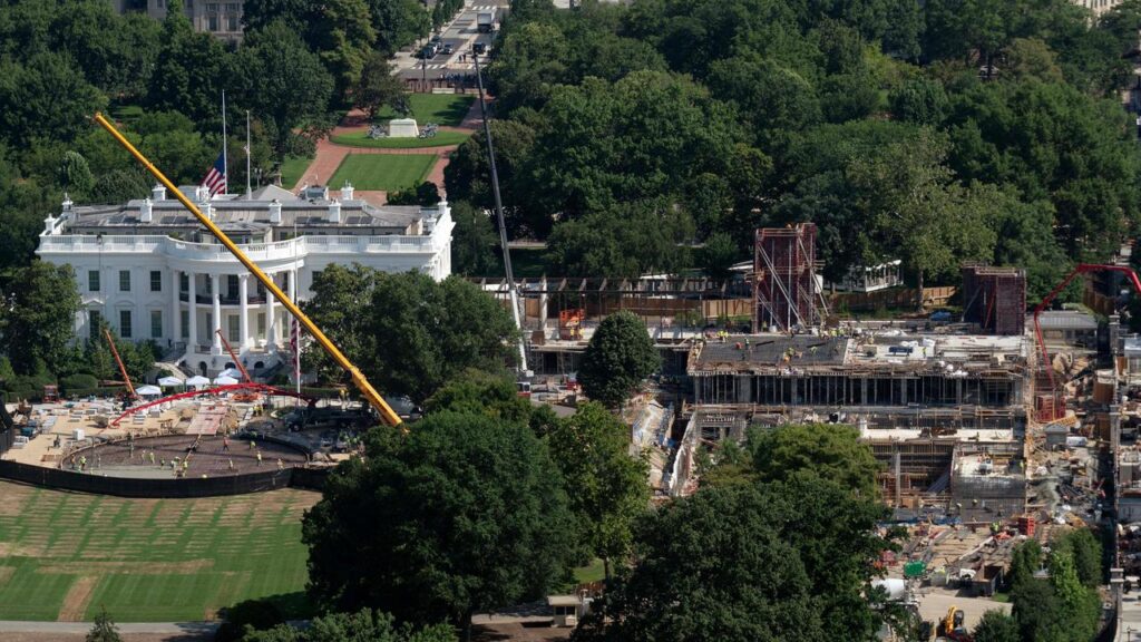 Construction must halt on the ballroom at the White House, says the US appeals court.
