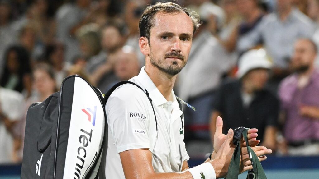 Daniil Medvedev has been bundled out in round three, in straight sets, in Cincinatti.
