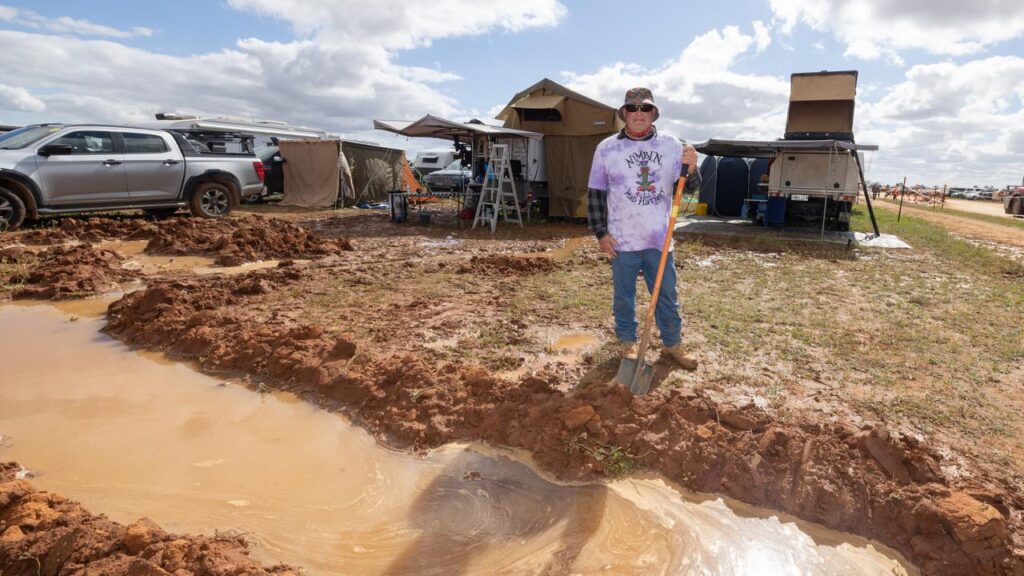 Mundi volunteer Wayne Paterson says campers muck in to help each other in challenging conditions.
