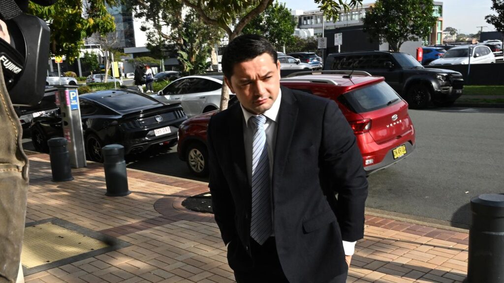 South Sydney hooker Brandon Smith has had a betting charge withdrawn in a Gold Coast court.
