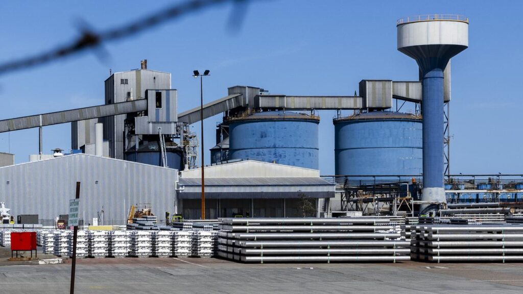 The Tomago smelter produces up to 590,000 tonnes of aluminium each year.
