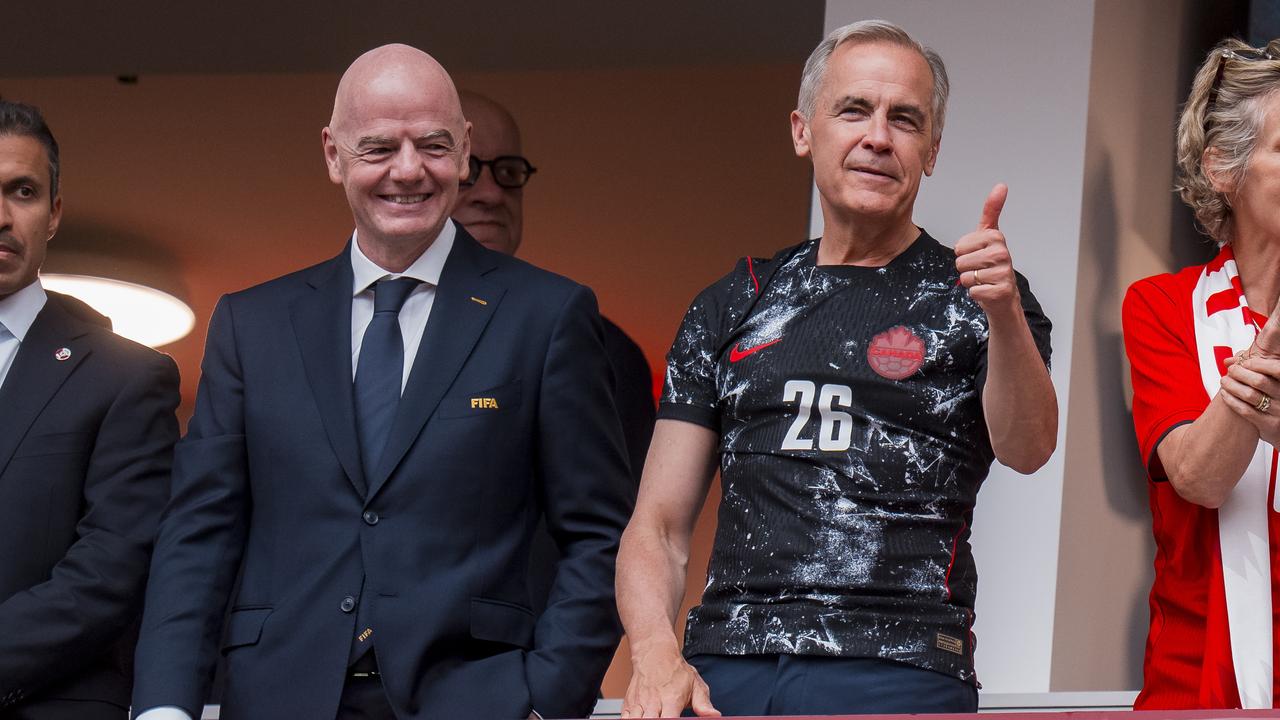 (L-R) Gianni Infantino and Mark Carney.