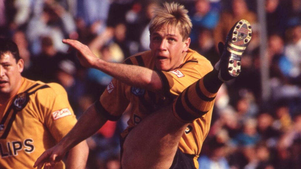 Brian Smith, a rugby union and league star half of the 1980s and ’90s, has died.
