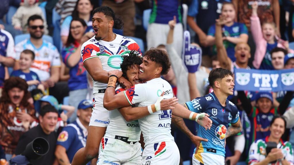 The Warriors piled on eight tries in a 42-6 rout of the Gold Coast.
