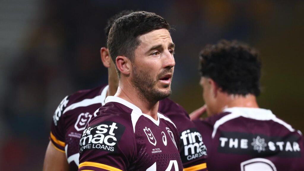 Veteran Ben Hunt has been trusted with the No.7 jersey for Brisbane against Canberra at GIO Stadium.

