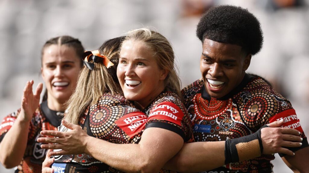 Lily Rogan scored a double to help the Wests Tigers beat the Warriors in the NRLW. 
