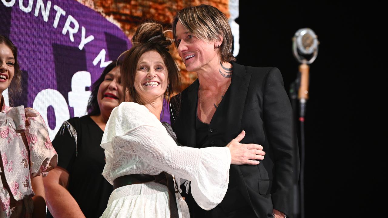 Kasey Chambers (left) embraces Keith Urban