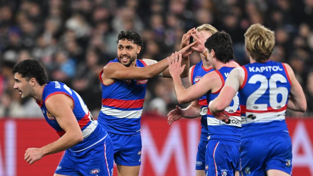 Arty Jones (2nd left) kicked four goals for the Western Bulldogs as they edged out Collingwood. 
