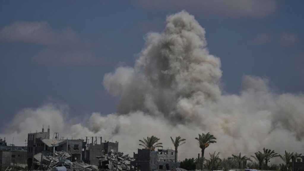 The Israeli army says its air strikes in the Gaza Strip aim to thwart attacks by militants.

