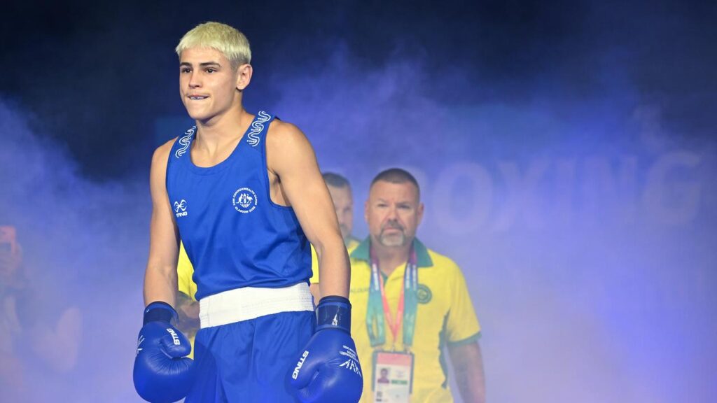Australia’s Jye Dixon has taken the gold medal in boxing’s 55kg bantamweight division in Glasgow.
