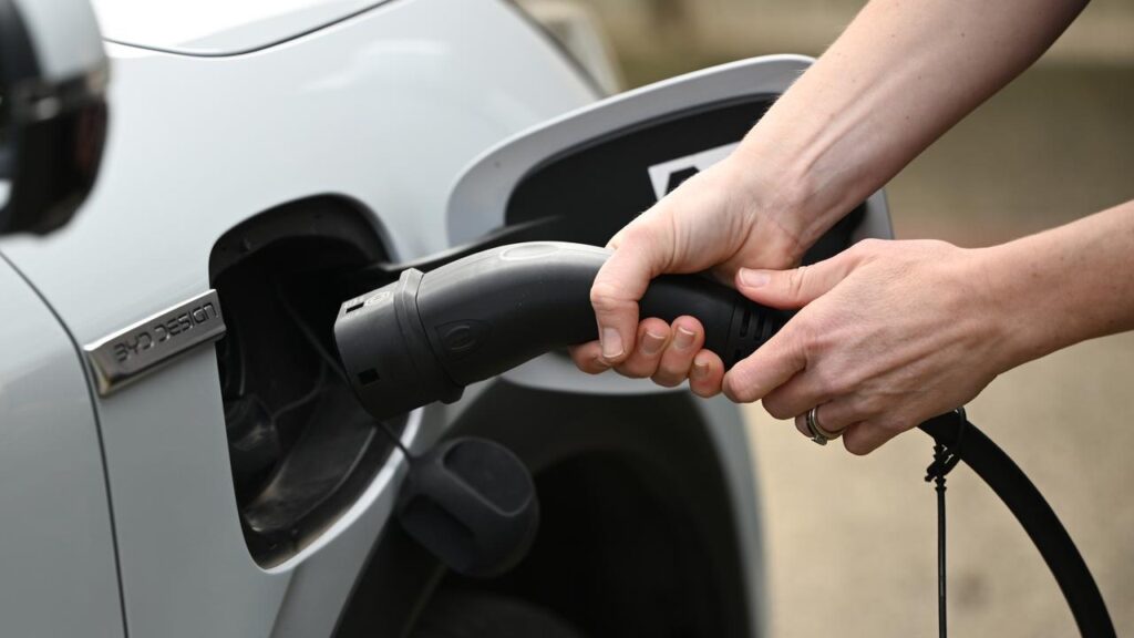 New figures show that during August, almost one in four new vehicles sold was fully electric.
