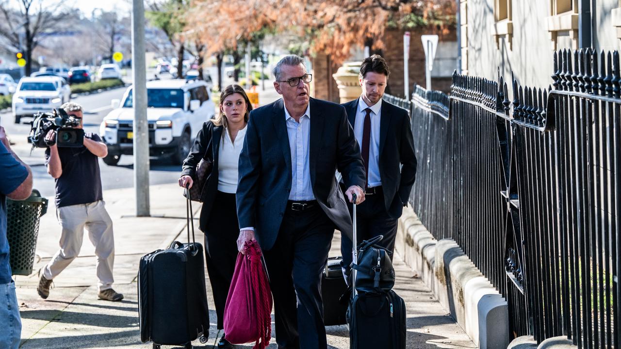Lee Carr approaching court