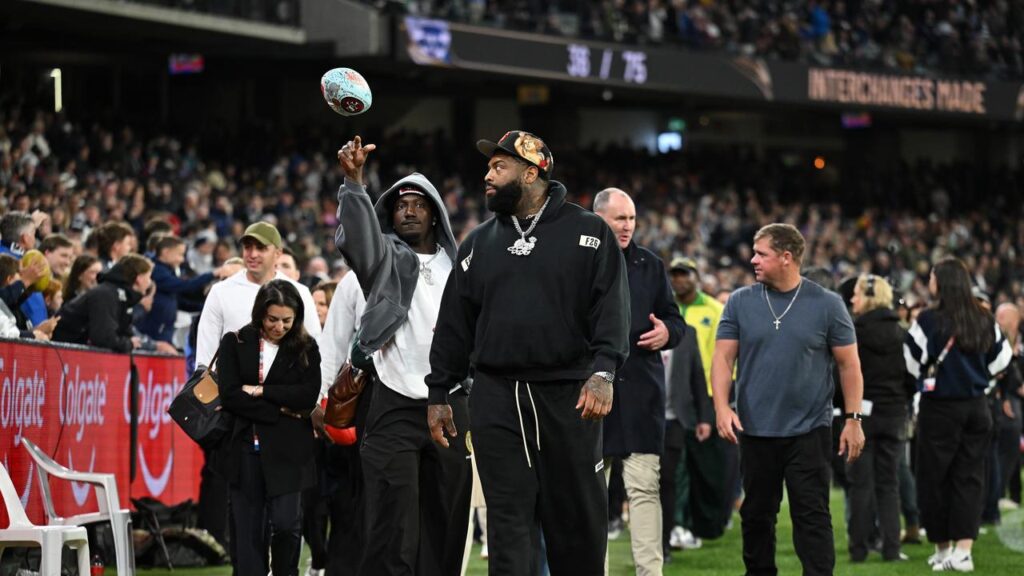 San Francisco 49er Trent Williams had a cameo at the MCG during Geelong’s clash with Carlton. 
