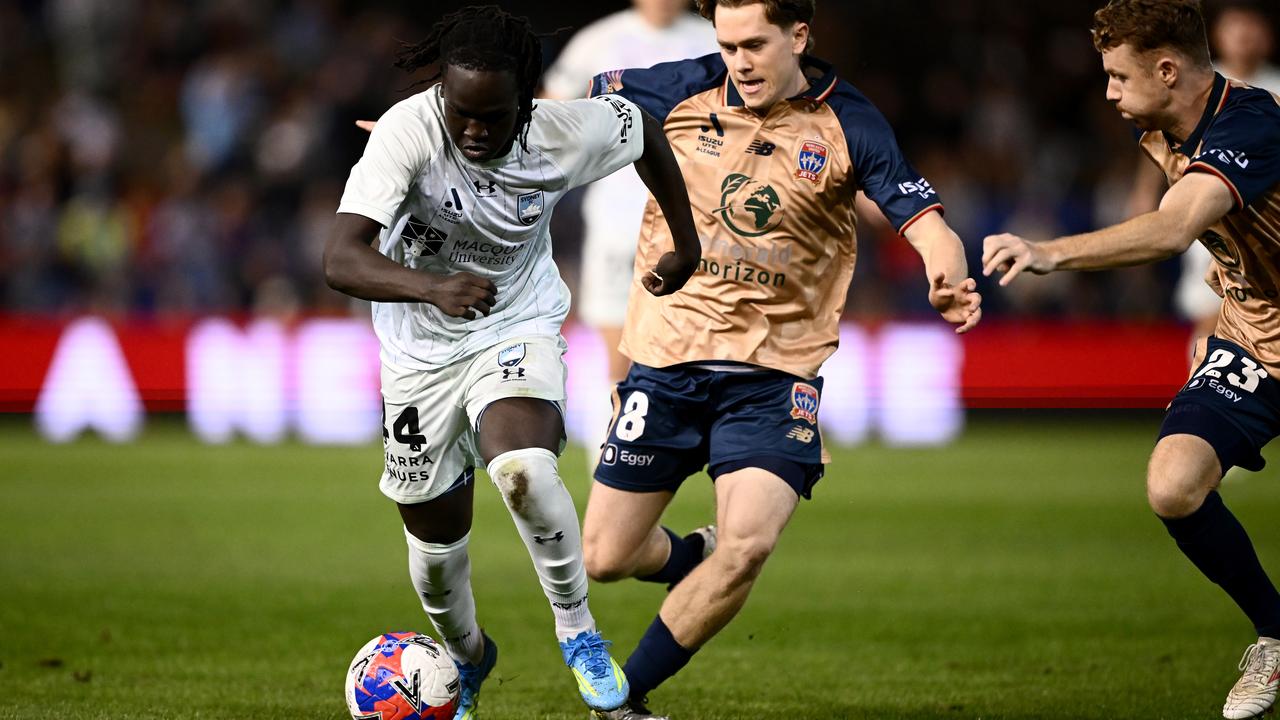 Akol Akon.