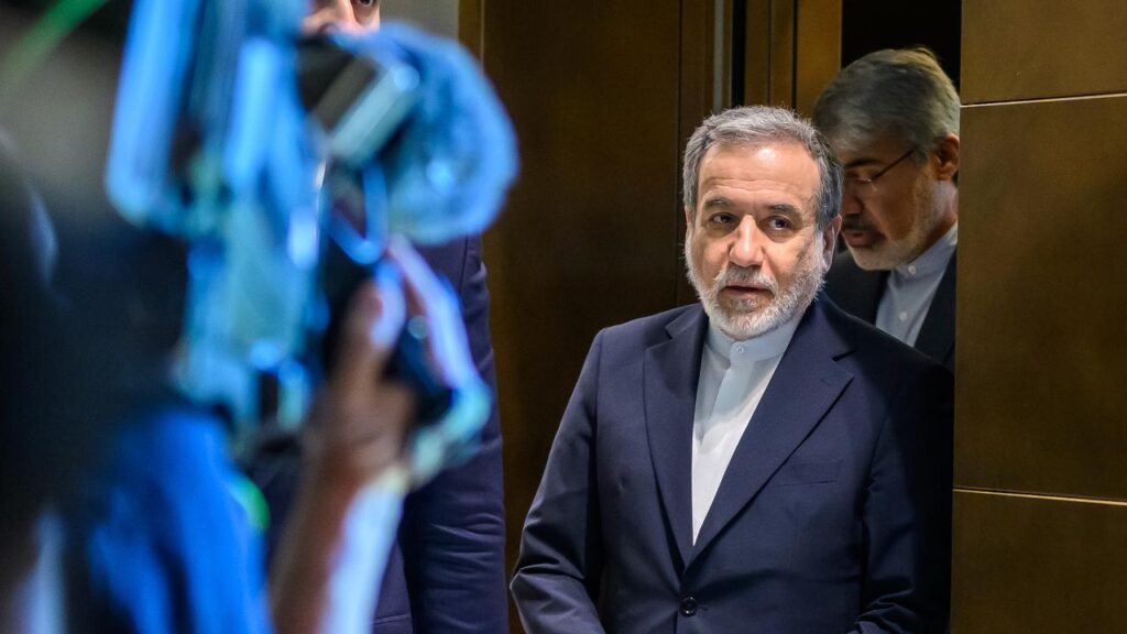 Iranian Foreign Minister Abbas Araqchi will be granted a visa for a UN meeting, US officials say.
