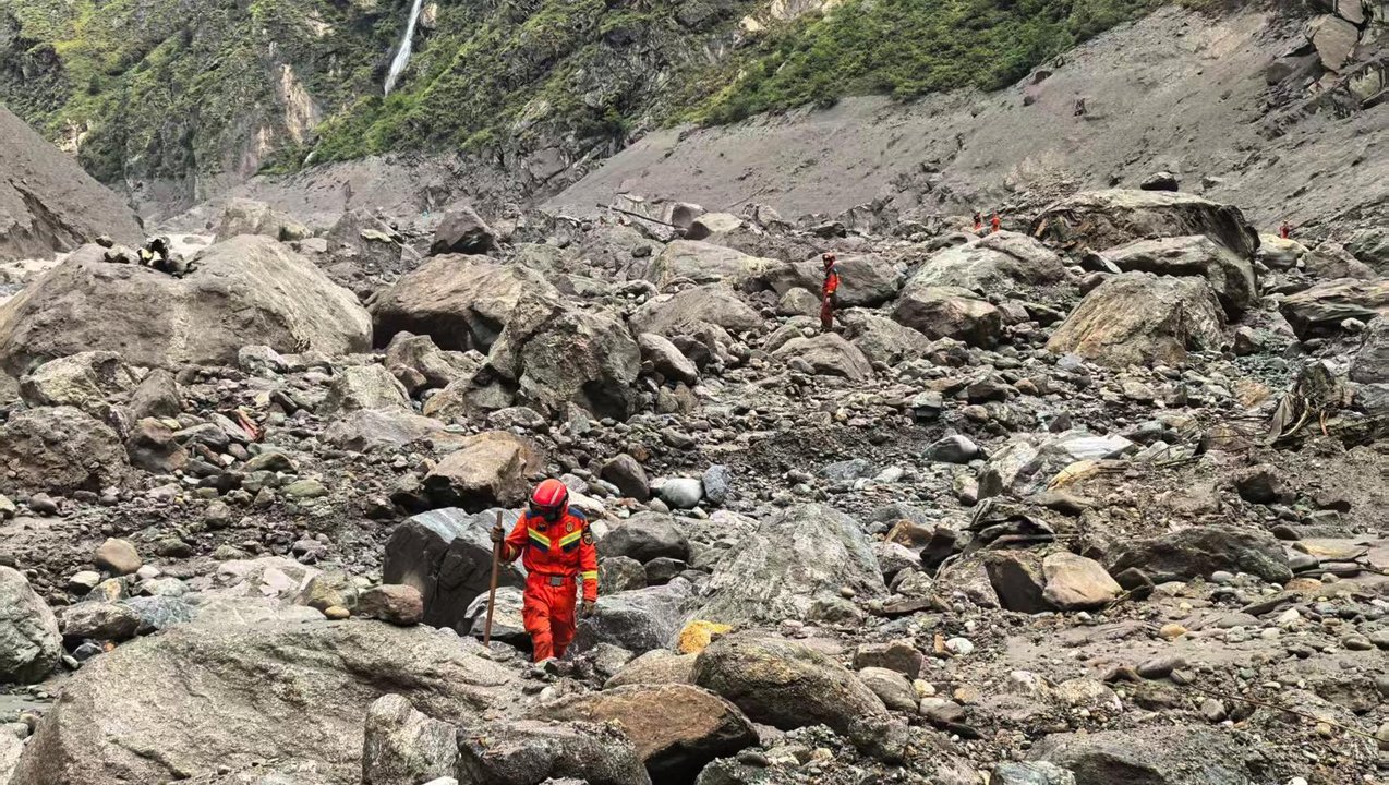 China Nepal flash floods