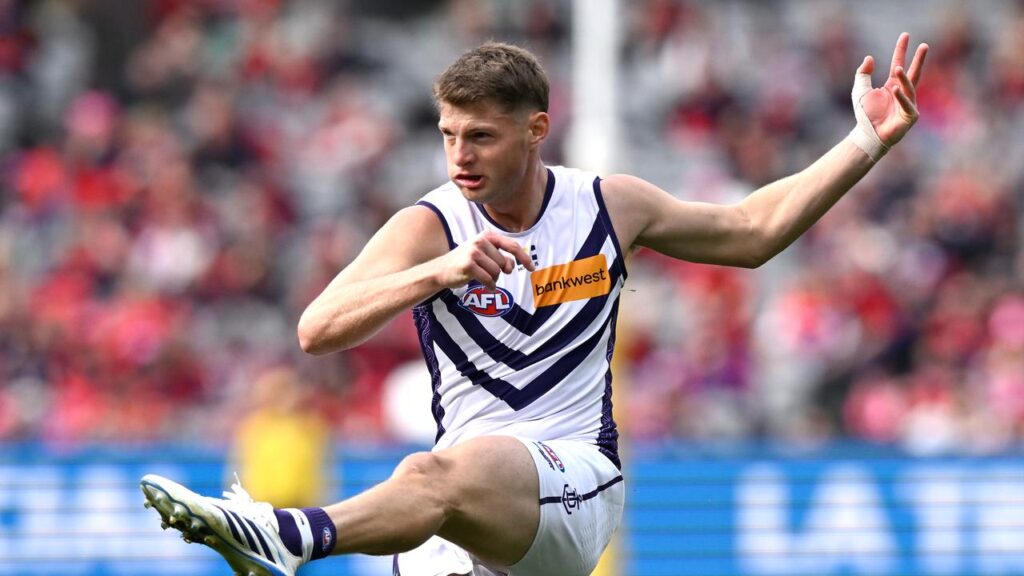 Fremantle coach Justin Longmuir has asked the recalled Judd McVee to back himself.
