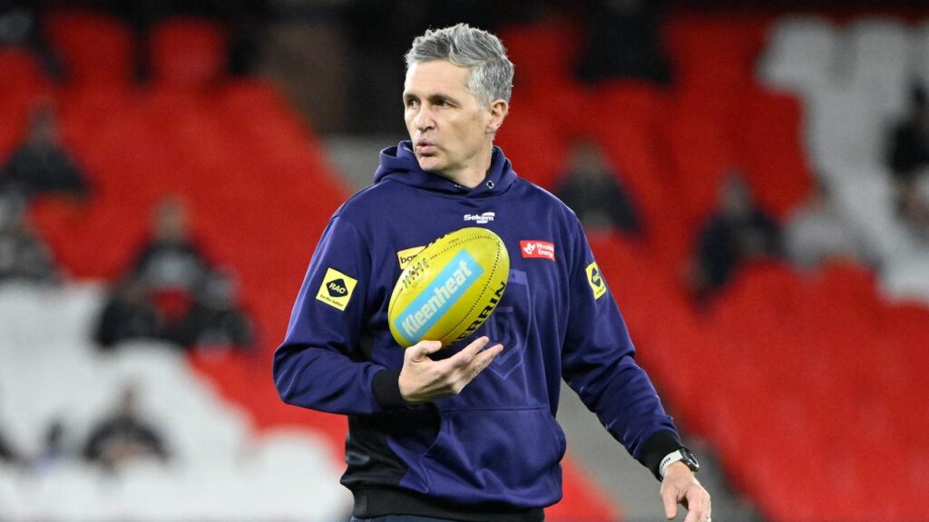Justin Longmuir says crowd expectation won’t be an extra burden to his Dockers team in the finals.
