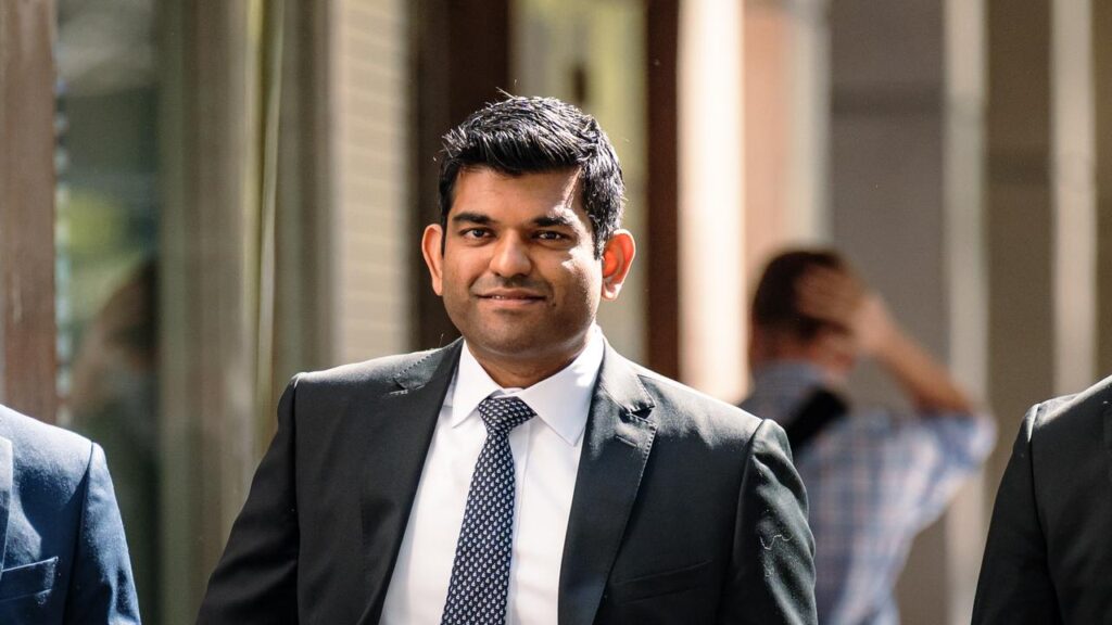 Sharangan Maheswaran told the ICAC his relationship with a wanted developer became more intertwined.
