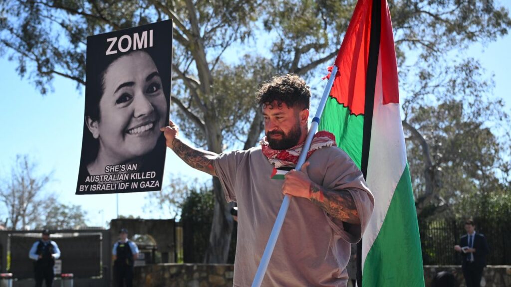 Friends and supporters of Australian aid worker Zomi Frankcom are demanding justice over her death.
