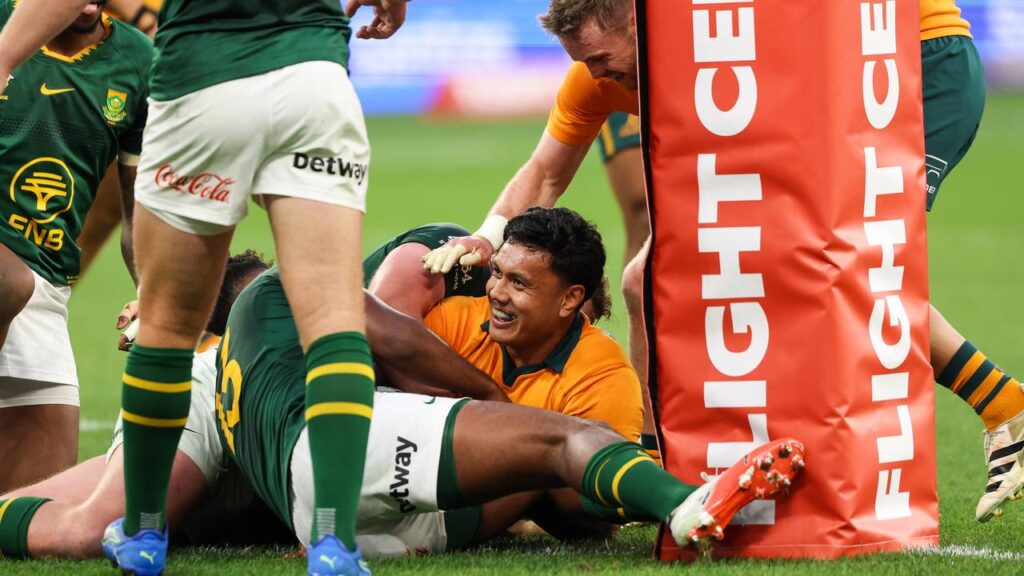 The Wallabies have overcome late sin-bin drama to beat South Africa in Perth.

