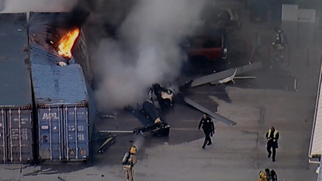 At least three people have died after a helicopter crashed in a neighbourhood in Los Angeles.

