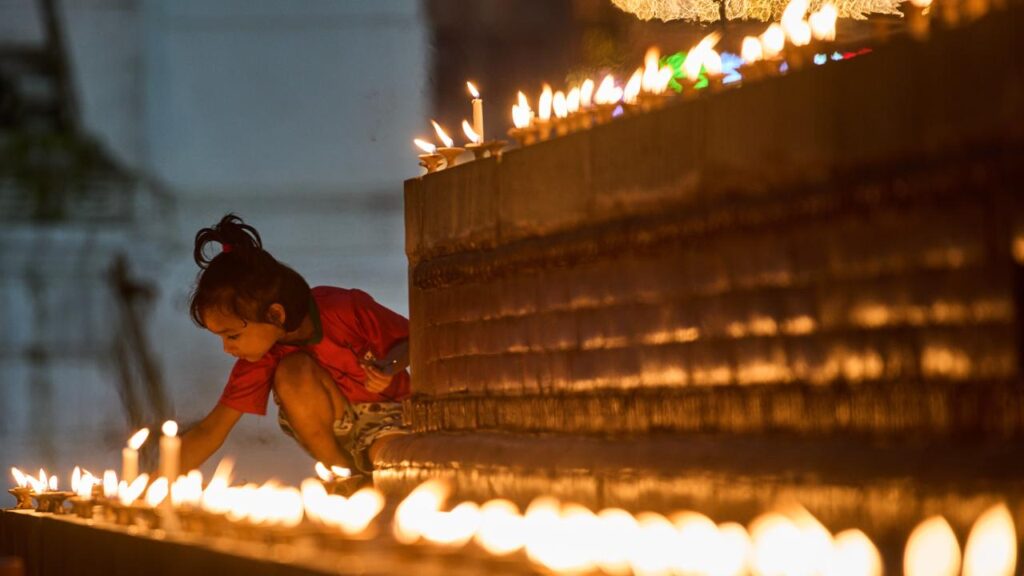 Mourners across Nepal lit candles to mark the 13th day of mourning for victims of the floods.
