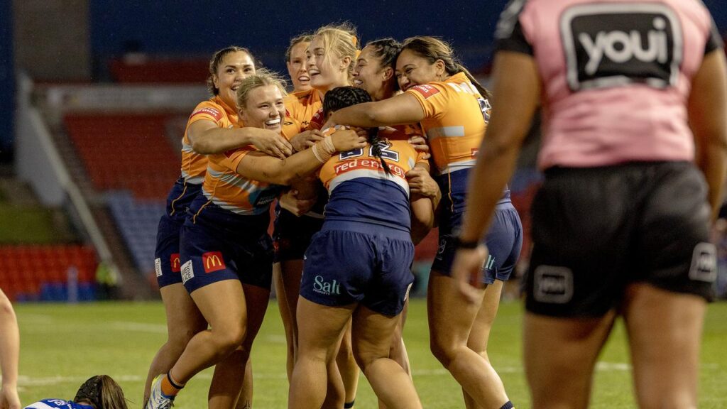 The Knights ran in 10 tries to secure a big win over Canterbury in Newcastle.
