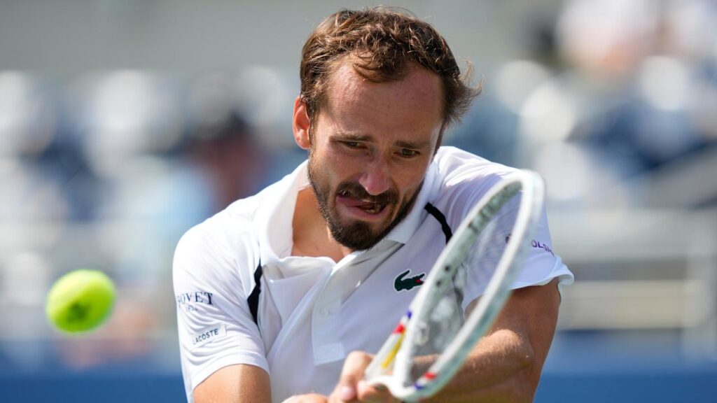 Daniil Medvedev has advanced to the US Open’s next round after polishing off ‌Arthur Rinderknech.
