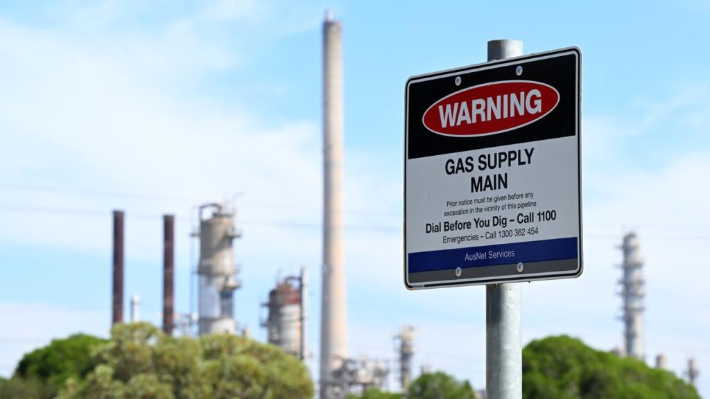 Resource firms believe gas pipelines from inland Australia could help power east coast cities.
