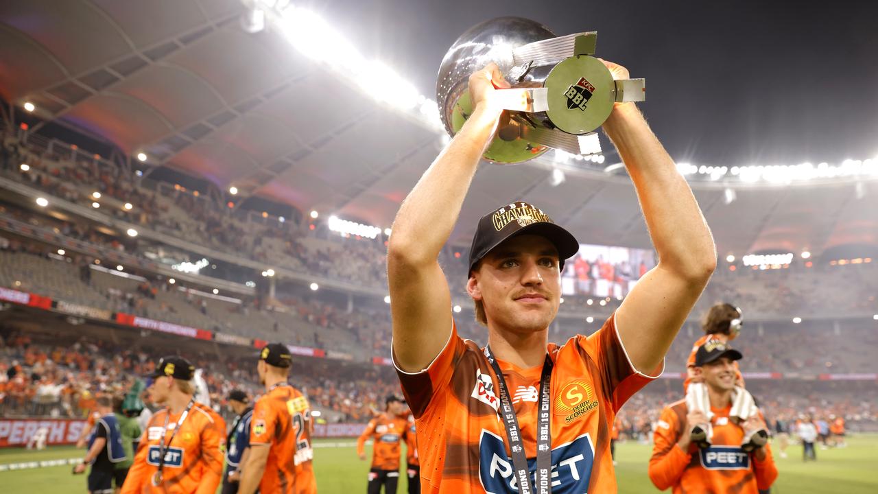 Mahli Beardman holds the trophy