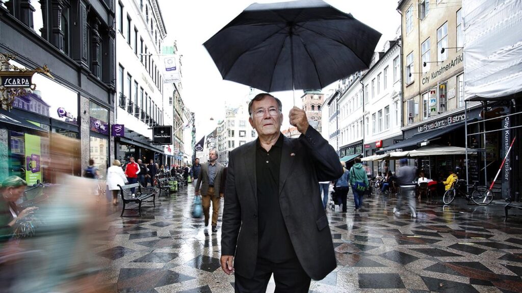 Jan Gehl says a good city is like a good party; people stay if they are having fun.
