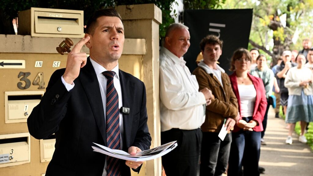 A large percentage of properties listed for auction in capitals are being changed to private treaty.
