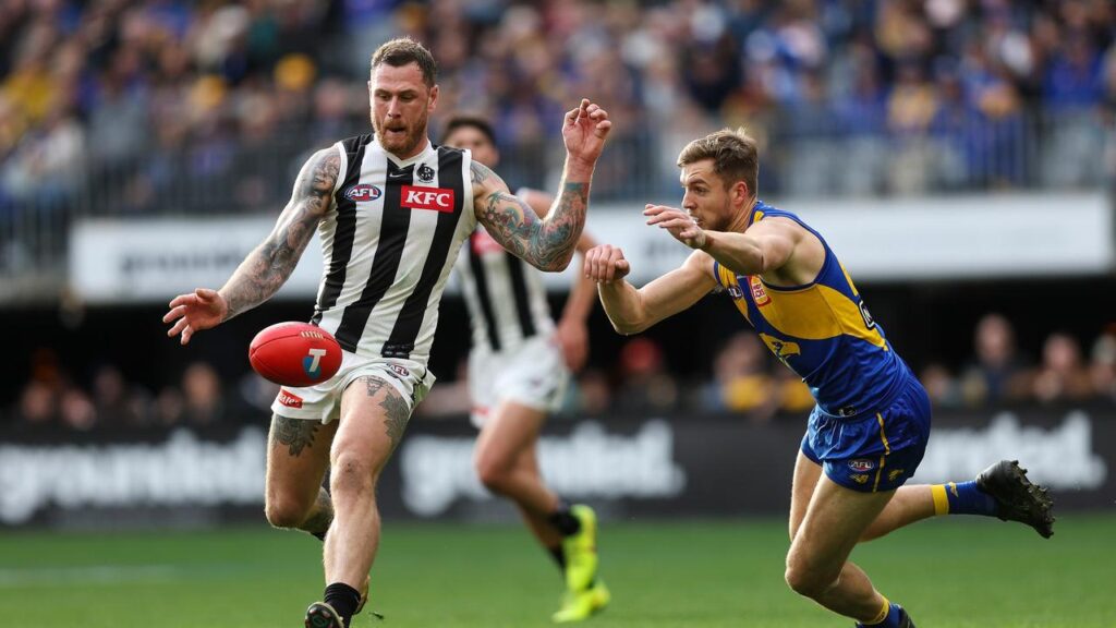 Tim Membrey has extended his time with Collingwood by another 12 months.
