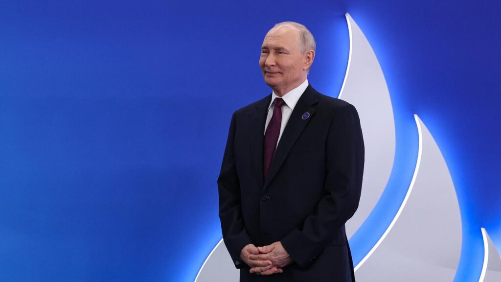 Russian President Vladimir Putin has had a 90-minute call with the leaders of Norway and Finland.
