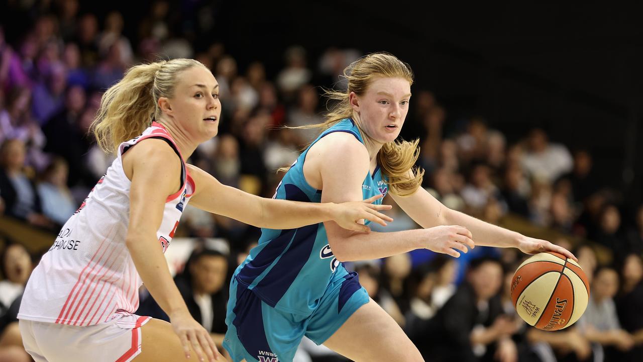 Tess Heal drives to the basket