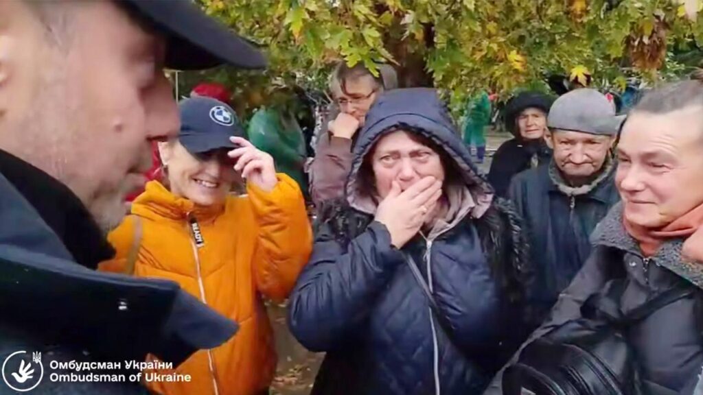 Ukraine and Russia have begun evacuating residents of Oleshky following a local ceasefire.
