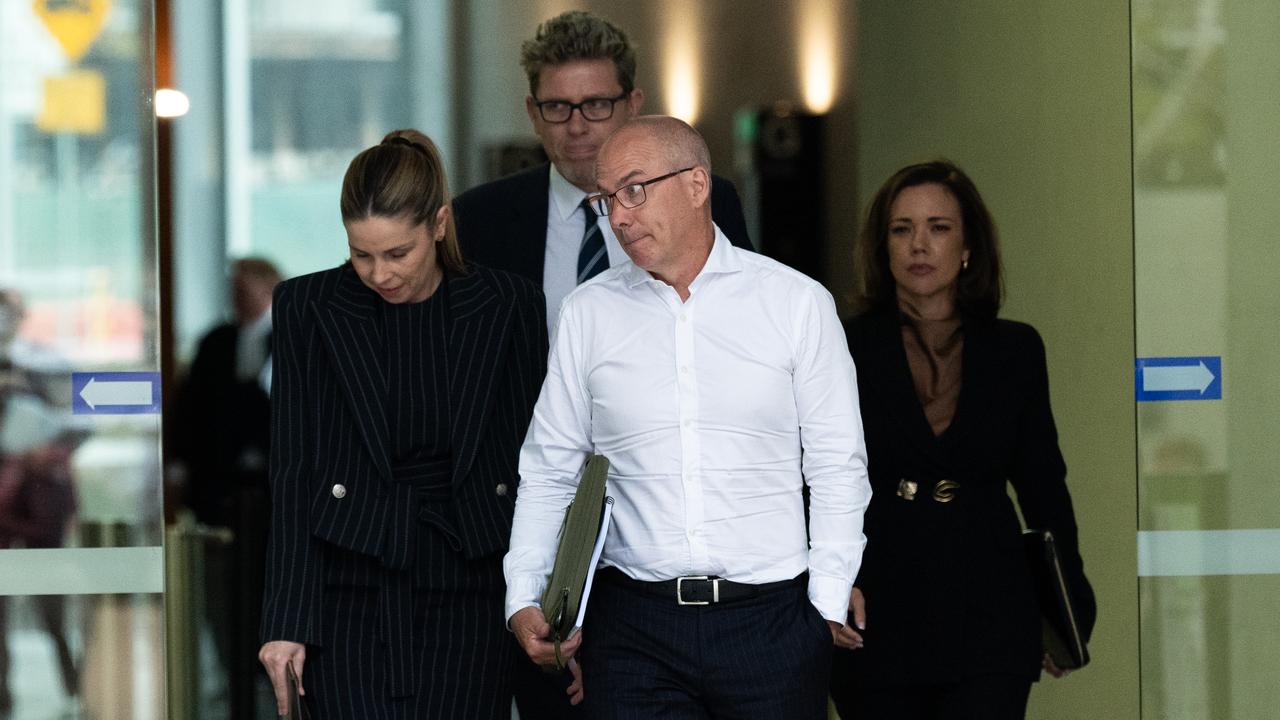 man lawyers walk out of court
