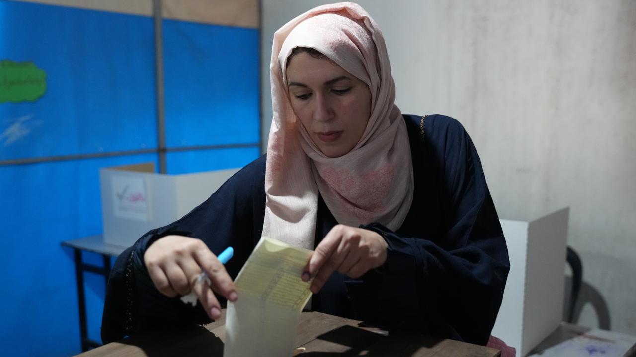 A Palestinian woman votes