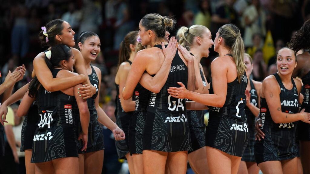 New Zealand have won the Constellation Cup with a three-point win over Australia in Sydney.
