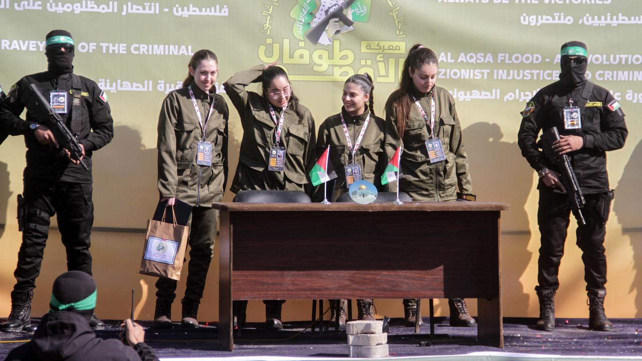 Israeli hostages and Hamas soldiers
