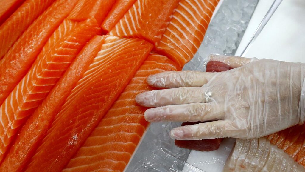 Ocean warming could put $23m at risk for one of Tasmania’s major salmon firms, a report says.
