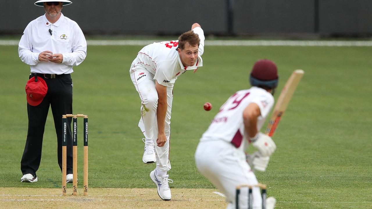 Liam Scott of South Australia bowling to Hugo Burdo