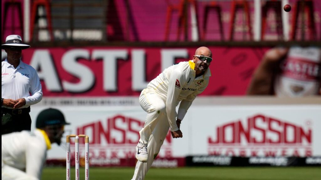 Spinner Nathan Lyon has been dropped from Australia’s side for the second Test in South Africa.
