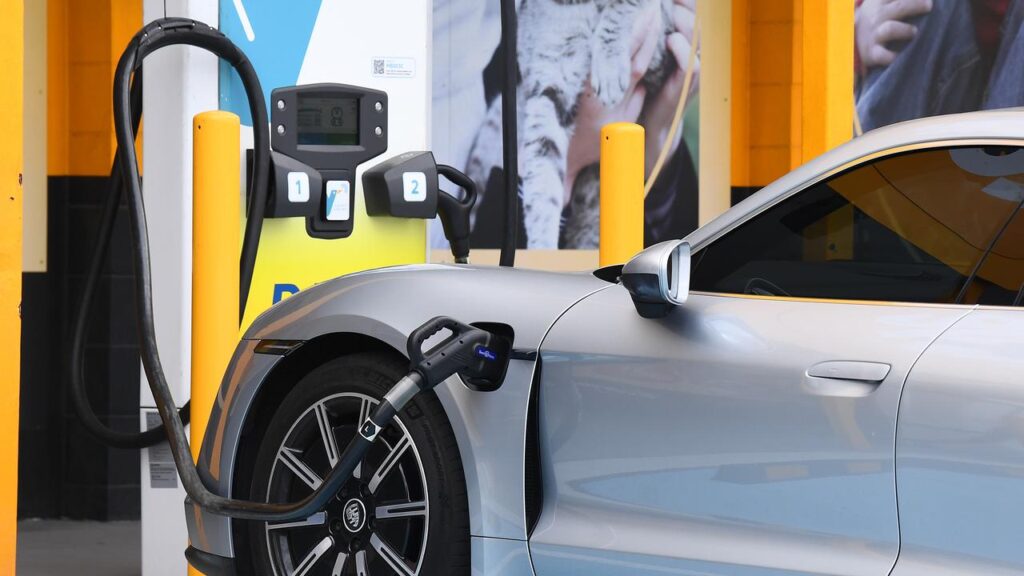 A fuel retailer has announced plans to buy one of nation’s largest EV charging networks.
