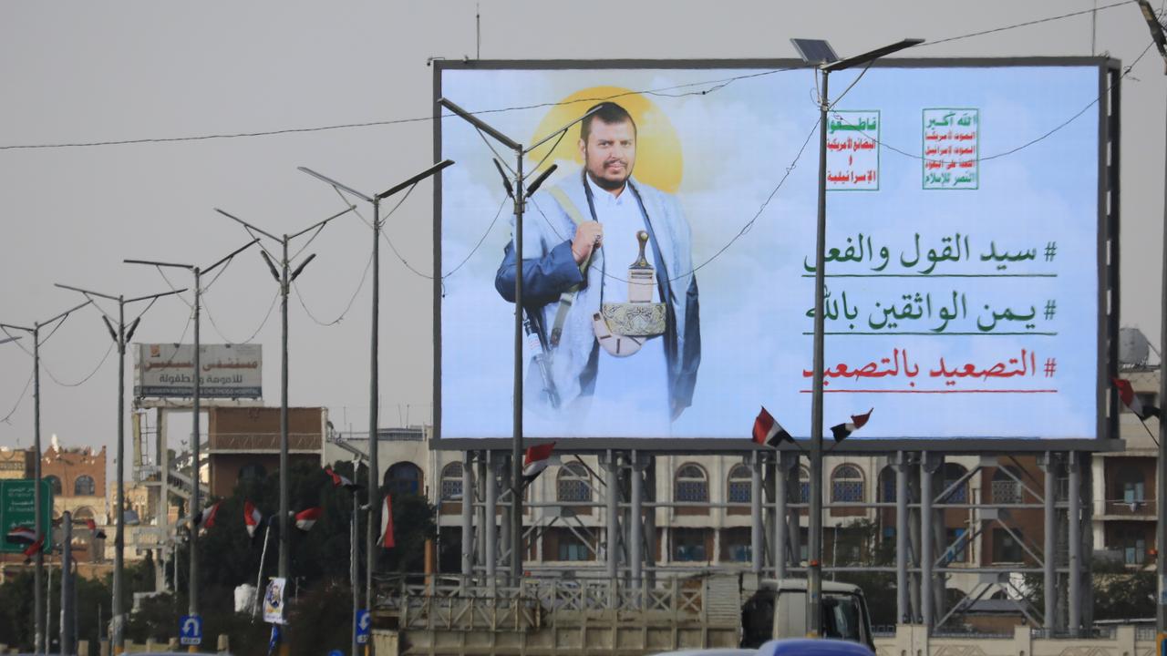 Houthis warn airlines