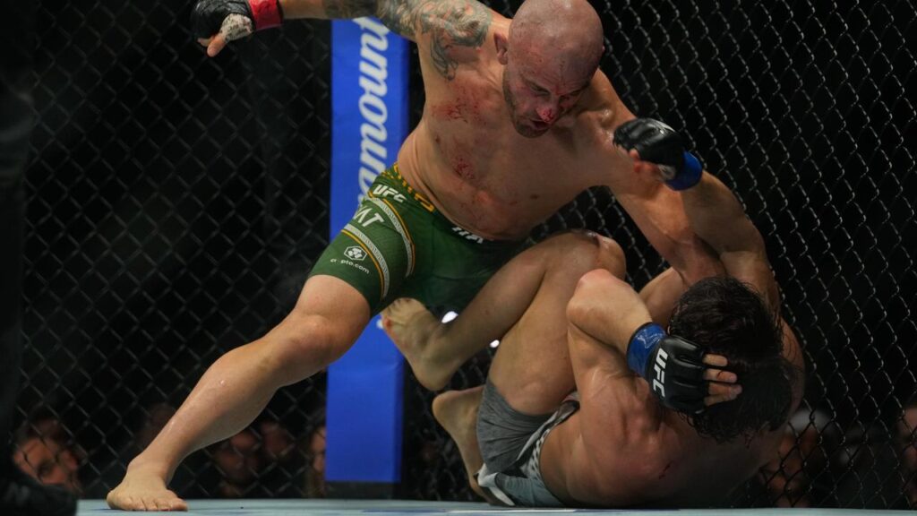 Alexander Volkanovski’s punching power proved too much for previously unbeaten Movsar Evloev.
